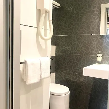 Hotel Des Arceaux 3*