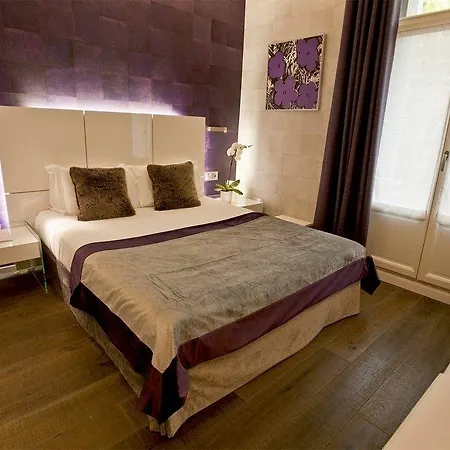 Des Arceaux Hotel