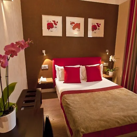 Des Arceaux Hotel