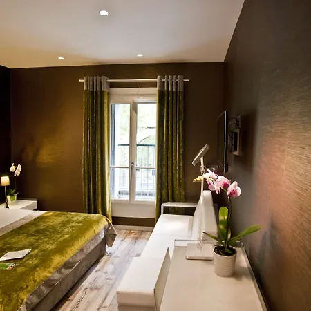 Des Arceaux Hotell 3*