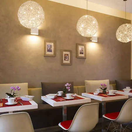 Hotell Des Arceaux 3*