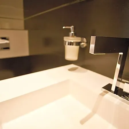 Hotel Des Arceaux 3*