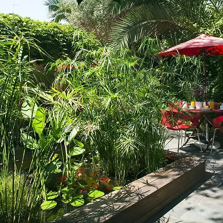 Des Arceaux Hotel