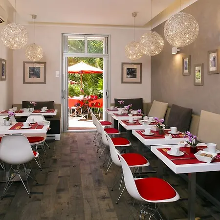 Des Arceaux Otel