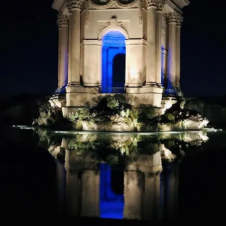 Des Arceaux Отель