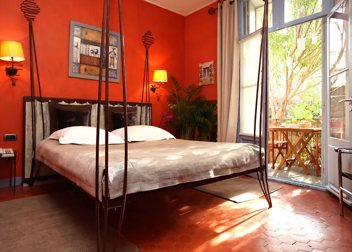 Hotel Des Arceaux 3*