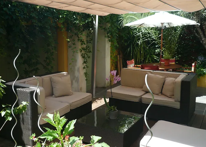 Hotel Des Arceaux 3*