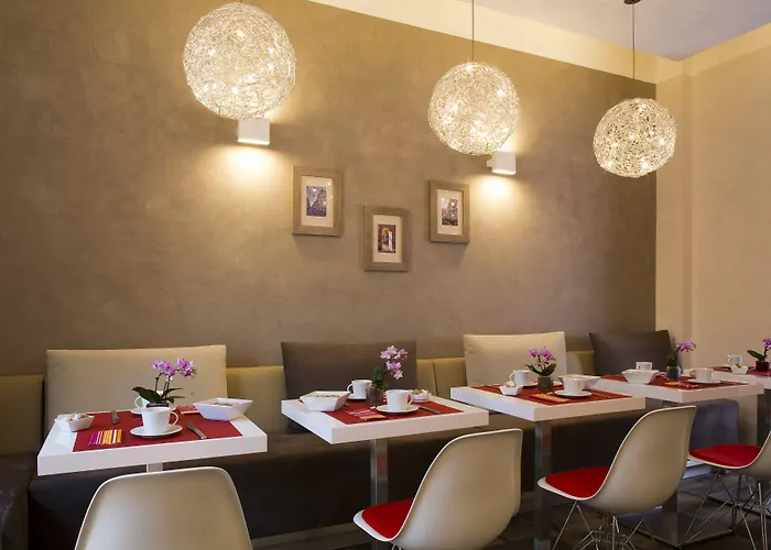 Hotel Des Arceaux 3*