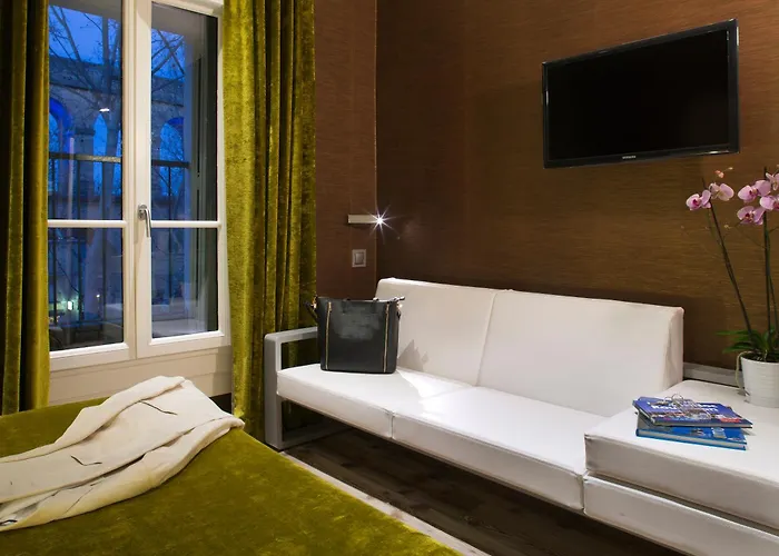 Hotel Des Arceaux 3*