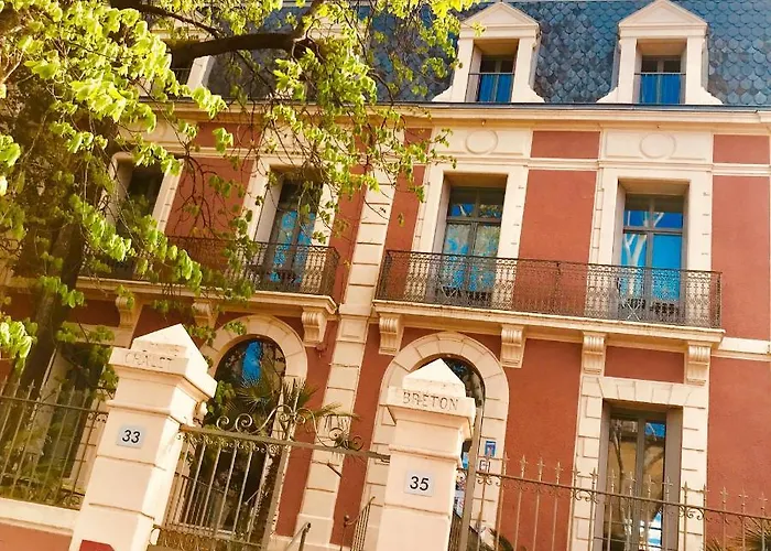 Hotel Des Arceaux 3*