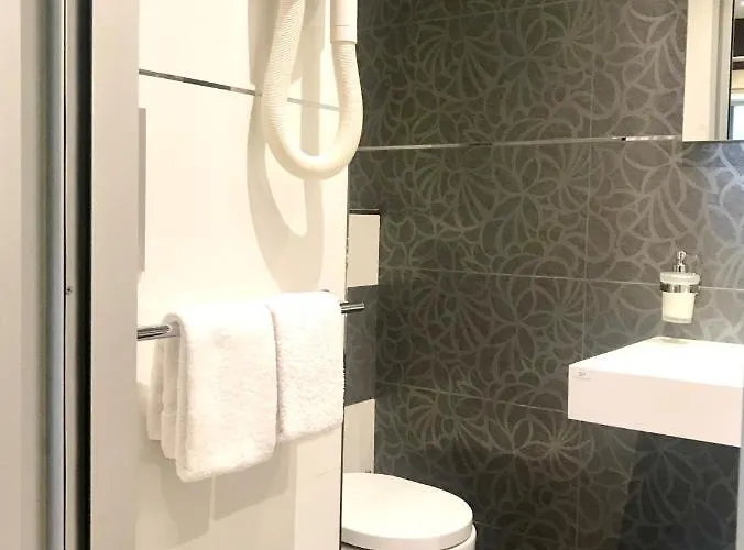 Hotel Des Arceaux 3*